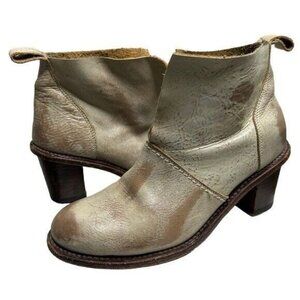 Anthropologie HOLDING HORSES distressed leather ankle boots Size 7 Beige